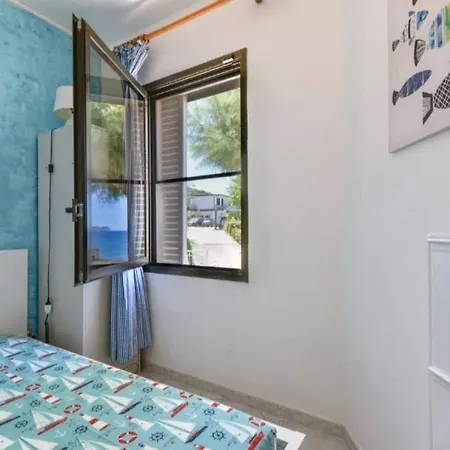 Oda Una Terrazza Su Pareti - Goelba Apartmán